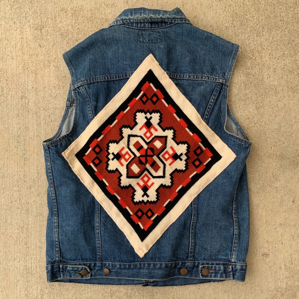 HOT TREND ALERT 🚨 Denim Vest w/Handmade Vintage Tapestry Music Festival Outfit